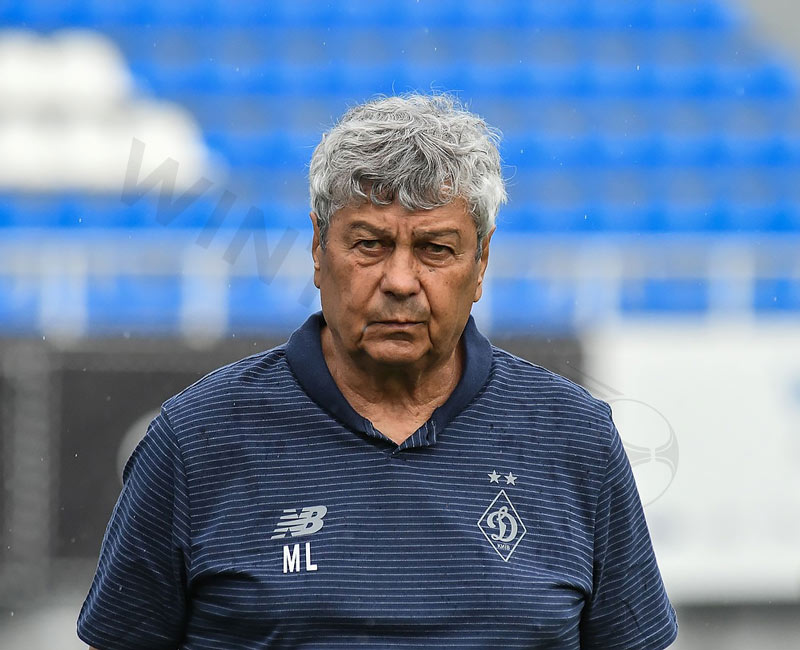 32 is the number of titles won by coach Mircea Lucescu