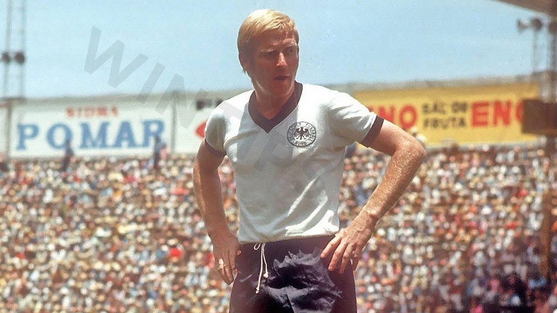 Heinz Schnellinger - Legend of German football who plays as a right-sided centre-back