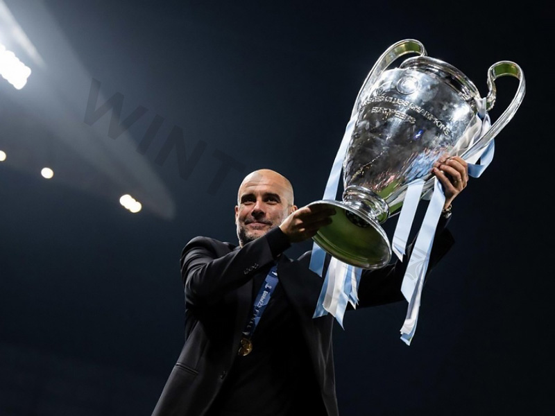 10 manager with most trophies in football