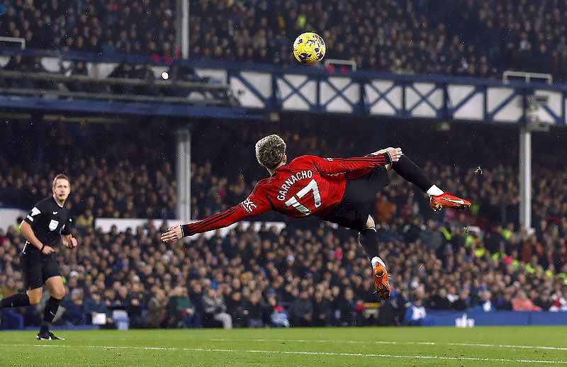 The best bicycle kick in football all of time